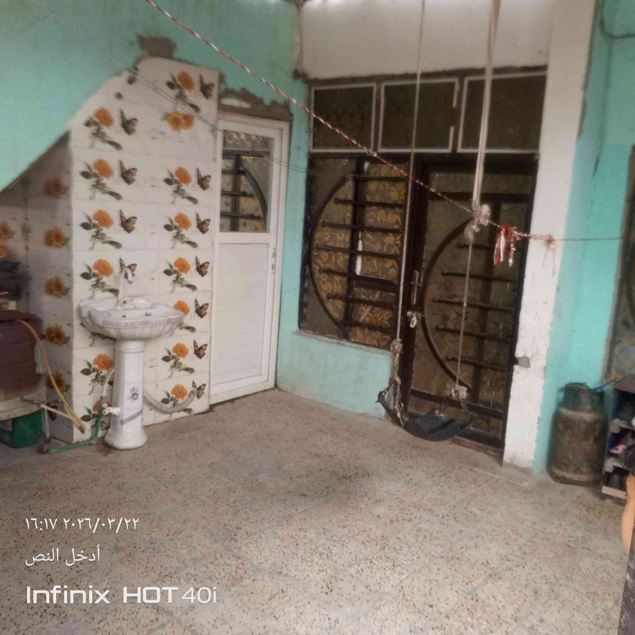 سلام عليكم ورحمه الله وبركاته بيت 133 متر غرفتين وصاله ومطبخ وحمام ومطبخ واستقبال وغرفة وحمام فوق البيت سكف عكاده بانيه على دينه شارع 10 مكان النجف شارع المطار القديم قرب صيدليه الصفا رقم الهاتف للاستفسار الاتصال على ***********, السعر 38,@
