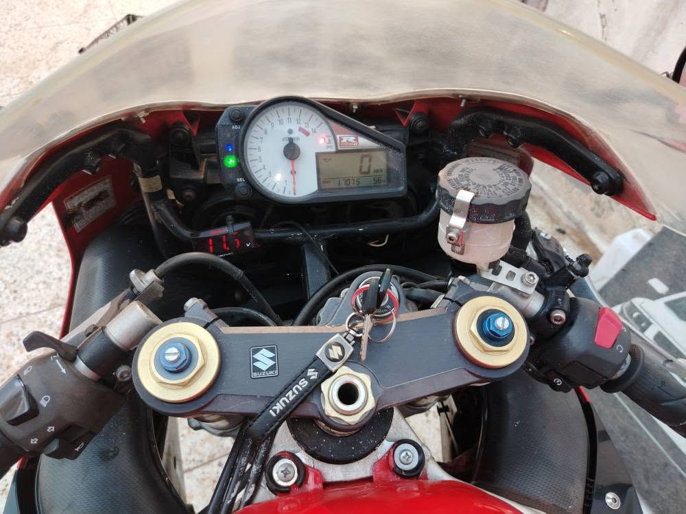 Suzuki gsxr k1 1000 bo froshtn zor paka tanha 17 hazar roshtwa hamw Gian y eshaka w bashart kapsa *********** السليمانية, العراق
