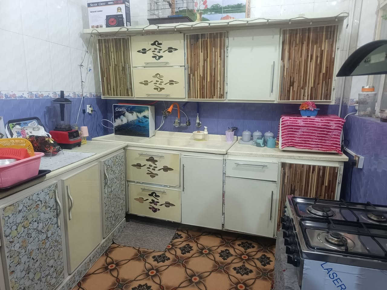 السلام عليكم كاونتر البيع نضيف قياس مترتين ونص سعر 230وبي مجال مكانه كوفه رقم ***********
