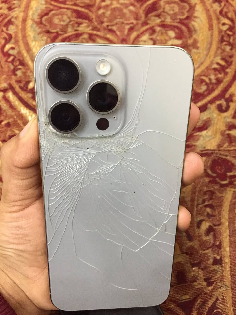 السلام عليكم ايفون 15 برو ماكس
نظافه 85‎%‎
بطاريه 86 عدد الدورات 360
الجهاز ما مبدل بي ايشي 
كارتونته موجوده 
مكاني العمارة 
فقط كسر بل ظهر بل گفر يضيع 
سعره 950 وبي مجال بسيط
***********
