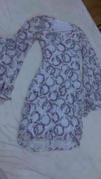 فستان قصير • مقاس ميديوم وسمول • لمعة قوية