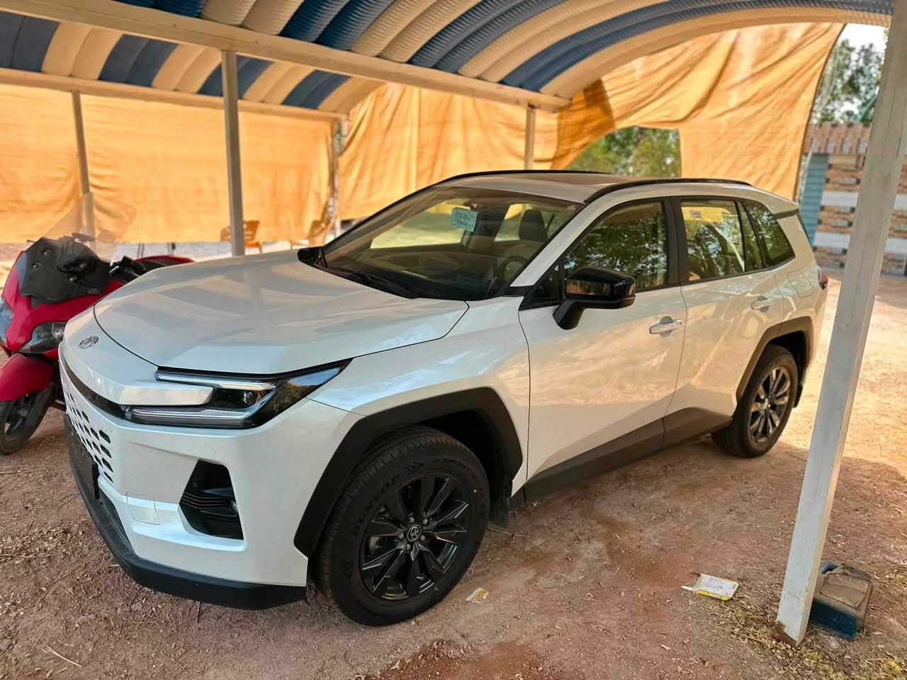 للبيع: تويوتا راف فور (RAV4) هايبرد 2026 – زيرو
* الموديل: 2026
* النوع: تويوتا راف فور هايبرد (Hybrid)
* الحالة: زيرو (غير مستخدمة)
* الدفع: رباعي (4WD)
* المحرك: 4 سلندر
* اللون: أبيض
* الاستعمال: خصوصي
* الاستيراد: بغداد
* السعر: 60,000,000 دينار عراقي (قابل للتفاوض)

ملاحظة: السيارة زيرو وبحالة ممتازة وجاهزة لنقل الملكية *********** 
واتساب ***********
