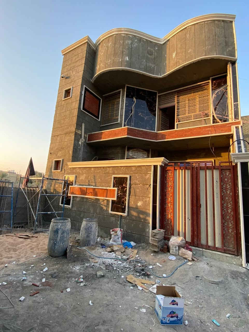 لباخ 
لط خارجي 3
داخلي 2
سمنت جراره 4
جراره ونثر 6
صقل 6
جص وبورك 7
واجهات قطعي 
***********
كربلاء فقط
