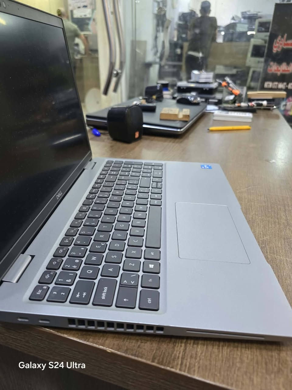 💻 للبيع: لابتوب Dell Core i5 (الجيل الحادي عشر) - أداء ذكي وسعر ممتاز! 💻
​إذا كنت تبحث عن لابتوب يجمع بين السرعة، النحافة، والأداء الاعتمادي للدراسة، العمل، أو التصفح، فهذا العرض مناسب جداً لك.
​✨ المواصفات الفنية:
​المعالج: Intel Core i5 (الجيل الحادي عشر - Gen 11) لأداء سريع وسلس.
​الذاكرة العشوائية (RAM): 8 جيجابايت (تمنحك تنقلاً سريعاً بين التطبيقات).
​سعة التخزين: 256 جيجابايت SSD (إقلاع سوبر سريع للنظام والبرامج).
​الشاشة: 15.6 بوصة (حجم مثالي ومريح للعين لمشاهدة الأفلام أو العمل على الملفات).
​🌟 مميزات إضافية:
​تصميم أنيق وعملي يسهل حمله في الحقيبة.
​بطارية ممتازة تلبي احتياجاتك اليومية.
​نظام تبريد ذكي وهادئ.
​🛍️ الحالة: [اذكر حالة الجهاز، مثلاً: كرتون / كسر زيرو / مستعمل نظيف جداً]
💰 السعر: ٤٠٠٠٠٠
يوجد توصيل جميع محافظات 
​📞 للتواصل والاستفسار:***********
يرجى إرسال رسالة خاصة للصفحة 📩 أو الاتصال على الرقم: [***********] واتس
