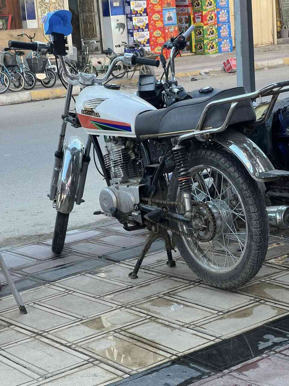 سلام عليكم دراجه للبيع نامه مفتوحه كلك 400 رقم ***********
