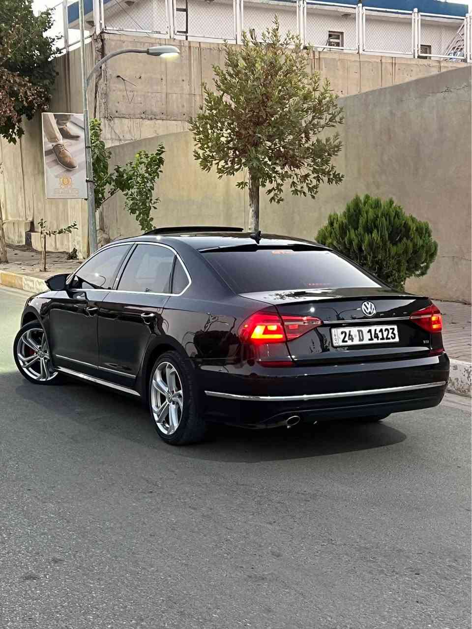 Volkswagen Passat se 2017
‎فولكس واكن پاسات 2017
‎اللوان : اسود 
‎السعر : 130شويه بيها مجال  🔥
غرامه 3$ ورقه نزل من سعر 
‎حجم المحرك : 18 توربو 
‎امامى سياره كبس 
‎ملاحظة السيارة :سبغ سياره 3 قتع 
‎بوند سبغ  
‎ جاملوغ امامي جهيت نفر سبغ   
‎جاملوغ خلفي جيهت نفر  سبغ  
‎ربع باب سايق سبغ 
‎المواصفات : se
قبل ازبوع سويت اداما كامل 
سياره مايحتاج اي مصرف 
4 ويلات جديد 
4 تايرات جديد 
صدر امامي خلفي جديد 
مكينه بشرط 
كير بشرط 
‎داخل اسود جلد ‏‎
‎‏‎شاشة  
‎‏‎كاميرة
‎رادار امامي (تحديد مسار) 
‎‏‎رادار جانبي (نقاط عمياء) 
رادار خلفي 
‎نظام : Eco
‎نظام :  Normal 
‎نظام : Sport 
‎تحكم ستيرين
‎كشنات جلد
‎كشنات كهربائي
‎كشنات هيتر
‎تبريد لمس
‎تبريد مركزي
‎لايتات LED 
‎بكلايتات LED 
بلاجكتور زينو 
‎ رقم جديد 
سنويه جديد دهوك, العراق


**إذا كنت صاحب هذا الإعلان وتريد حذفه لأي سبب، رجاءا أرسل رسالة إلى الدعم الفني**