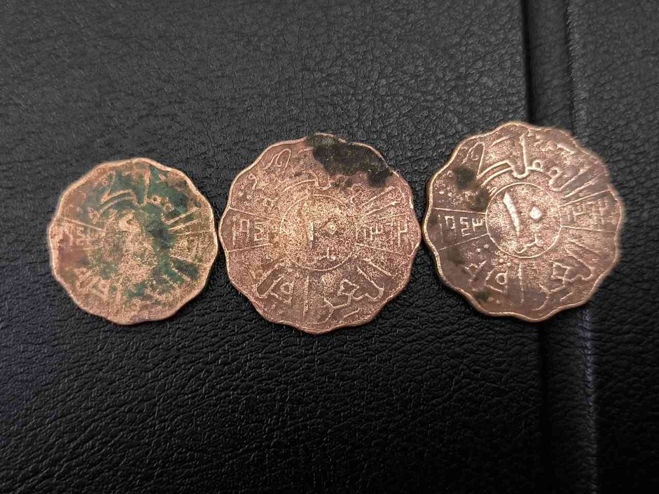 عملات عراقية ملكية متنوعة عددها ٤٤ عملة من بينها ٣ عملات فيصل الثاني (البيبي) الحالة مثل ما واضح بالصورة اكو بيهم يغطيها طبقة من الاوساخ بس الداخل نظيف واكو الداخل متضرر والضرر بعضها متوسط
مزاد يبدأ من ٤٠ الف وبدون سحب يعني اعلى واحد يدفع بيهن بالعافية عليه ينتهى المزاد غدا الثلاثاء الساعة ٩ مساء 
يتوفر توصيل


**إذا كنت صاحب هذا الإعلان وتريد حذفه لأي سبب، رجاءا أرسل رسالة إلى الدعم الفني**