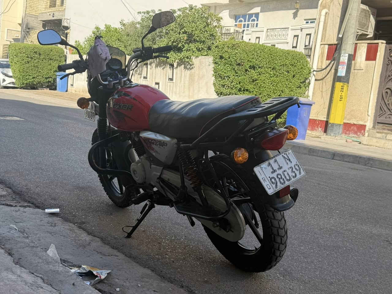 السلام عليكم بوكسر موديل 23 نزول 24 شهر ل12مرقم لوحه وسنويه انكليزي باسمي هزه جديده تحويل ثاني يوم شرط مكفوله كفاله عامه مكاني الحريه
***********
