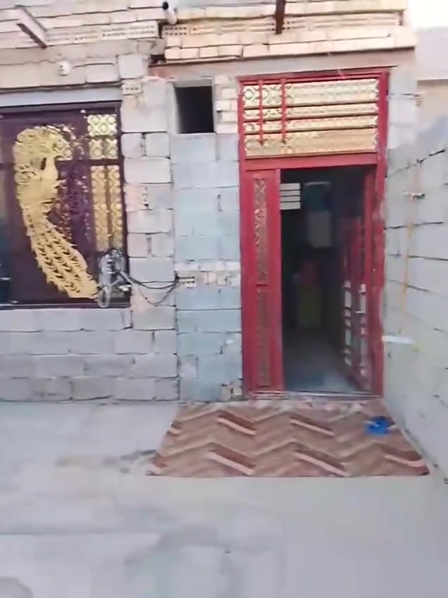 السلام عليكم 
بيت ٢٠٠متر خدمات كامله ماء كهرباء طريق مولده مدرسة كامله بالحي العنوان كربلاء شارع السيده زينب عليها السلام عن شارع كربلاء بغداد ٢كيلو بضبط السعر ٤٥ مليون ***********
