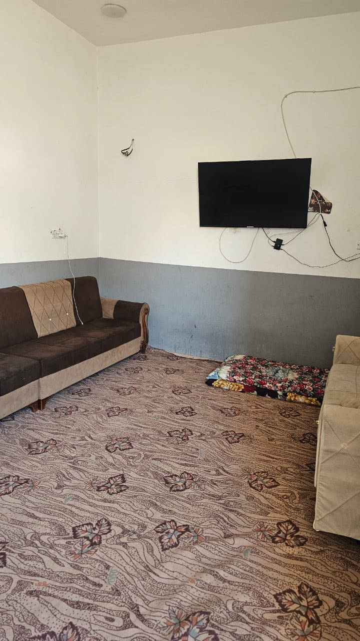 مشتمل مساحة 100 متر طابو زراعي خلف المستشفى بلدروز العام يتكول من غرفه نوم وستقبال وصاله ومطبخ ومجمع صحيات موقع جيد ان شاء الله وبسعر 65 مليون وقابل للتفاوض 
استفسار 
***********
