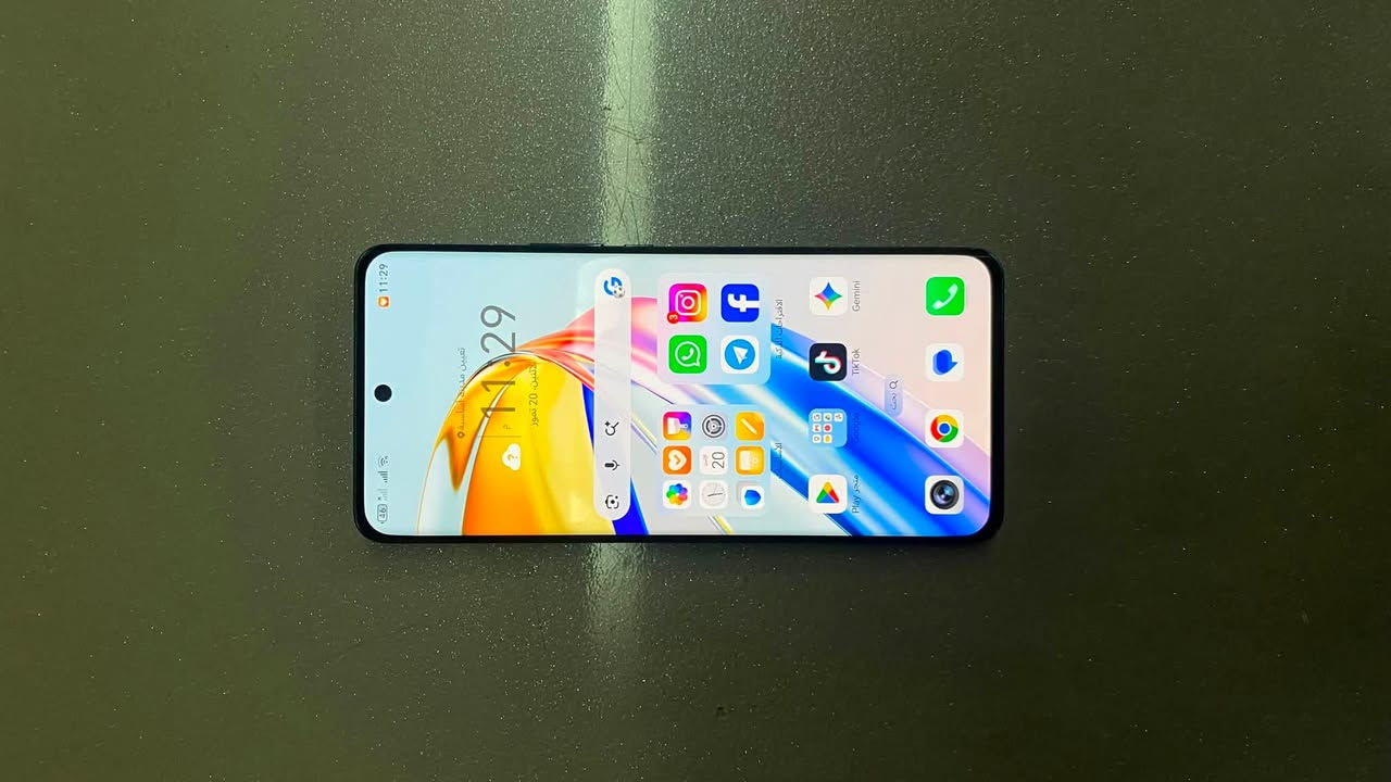 السلام عليكم ، جهاز Honor x9b للبيع مواصفاته مساحته 256 g بطاريه 5800 mAh الجهاز جداً نضيف استعمال شهرين وانطيك وياه كامل ملحقاته هيه سماعه + و شاحنته الاصليات والجهاز شخط واحد مابي و  السعر بـ 300 وبي مجال بسيط . 
للتواصل على الماسنجر او رقم واتساب *********** ، مكاني بغداد حي العامل .
