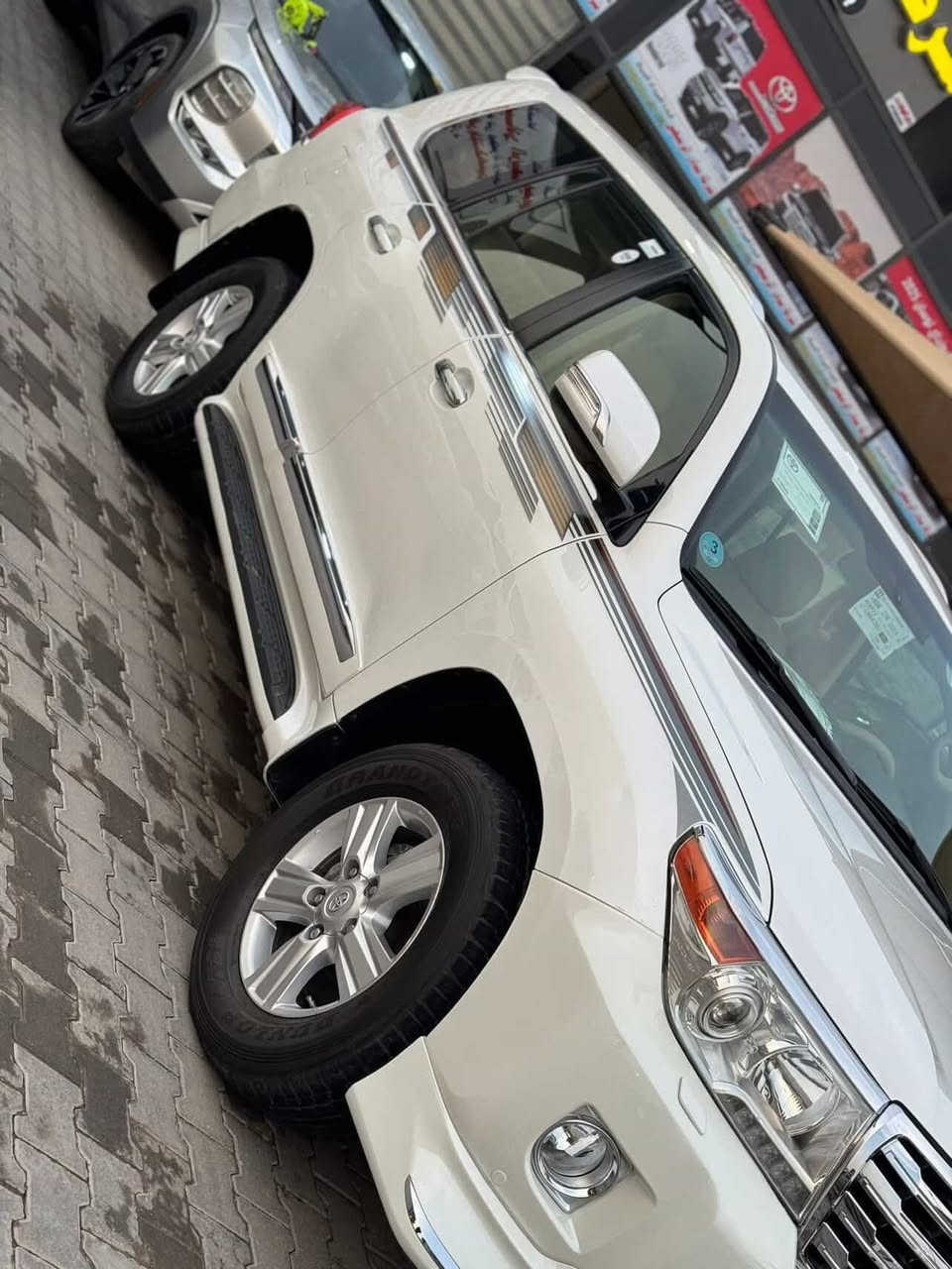 السلام عليكم 
لاندكروز موديل ٢٠١٢ فطيم كفاله عامه 

بأسمي تحويل مباشر 

تخم تاير جديد 

كير مكينه كفاله 

السعر 350 وبيه مجال بسيط 

استفسار *********** فقط الجاد يتصل رجاءً
