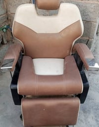 كرسي وفاترينه للبيع نضيفات 07857190446