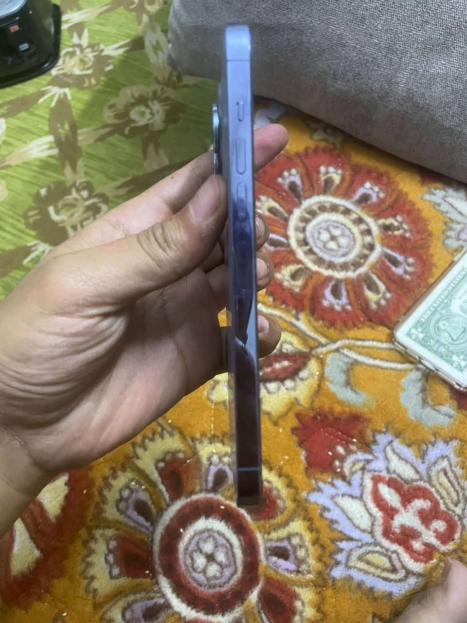 السلام عليكم ١٣ برو ماكس للبيع ذاكرة 256 ممفتوح مكفول وين متريد تفحص بس بطارية ناصية ٧٦ ***********
