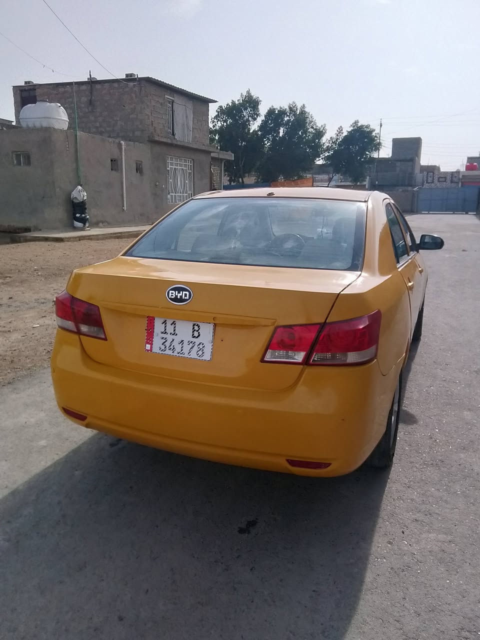 السلام عليكم بي واي دي 2011 بسمي  رقم انكليزي هيئه غرامه مصفره هزه جديده سنويه 2031 كير محرك مكفولات مصبوغه عام اثر جراد خفيف  وتلكيطات بلدواير  صدر جديد مكفوله من الحادث تبريد ثلج شاد منظومه جديده مع كمبريسر جديد تدفئه شاشه تاب سستم صوت السعر 55 وييهه مجال بسيط العنوان بغداد رقم الهاتف ***********
