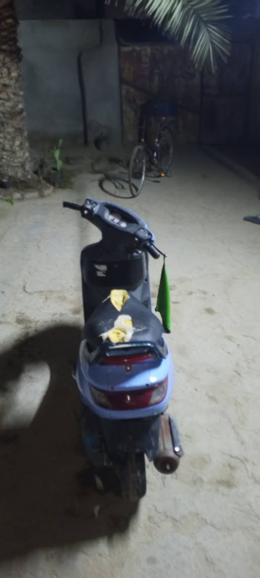 السلام عليكم متاح دراجه فراشه   ياباني الدراجه درجه صارله 8اشهر طلعه من الوكيل 
كامله مانقصه برغي مكينه بلجيس اتكتك اتكتك حيل ناعمه شلعه معدل فوول  
كهرباءيات كامله فقط بس دكمه مال سلف عاطله هندر لايت عالي ناصي هورن  اشاير وره كدام كله شغال 
دبلات فوول زوج تايرات جدد     السعر  500 وبيه مجال للشراي للستفسار الاتصال ‏‪0785 945 4715‬‏
