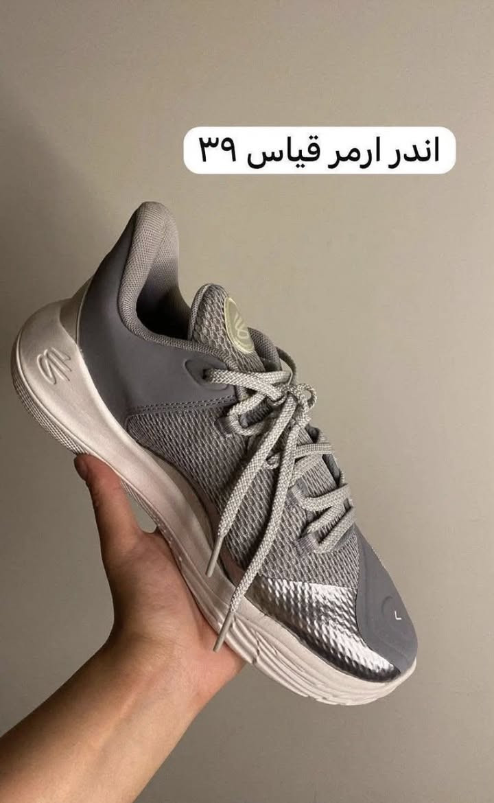 السلام عليكم شباب احذيه ماركه اصلي مملبوس كل قطعه وسعرها 

للاستفسار على الرقم 
***********
توصيل موجود
