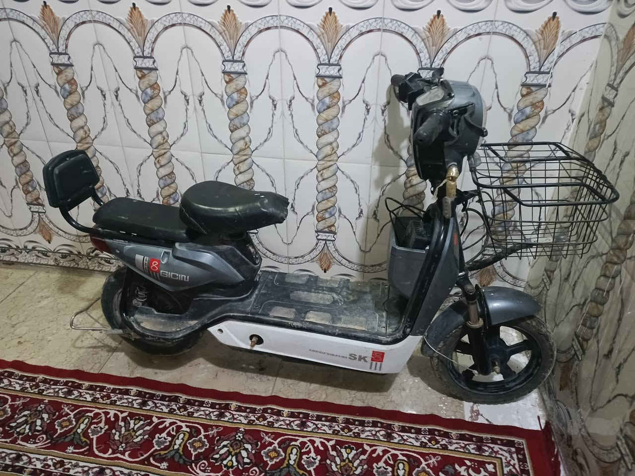 دراجه شحن للبيع إستعمال شهرين فقط سعره 180 العنوان الحله الثورة ***********
