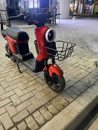 دراجه r 9  للبيع خمس بطاريات كبار كلشي شغال بيها السعر 300   /07731599...