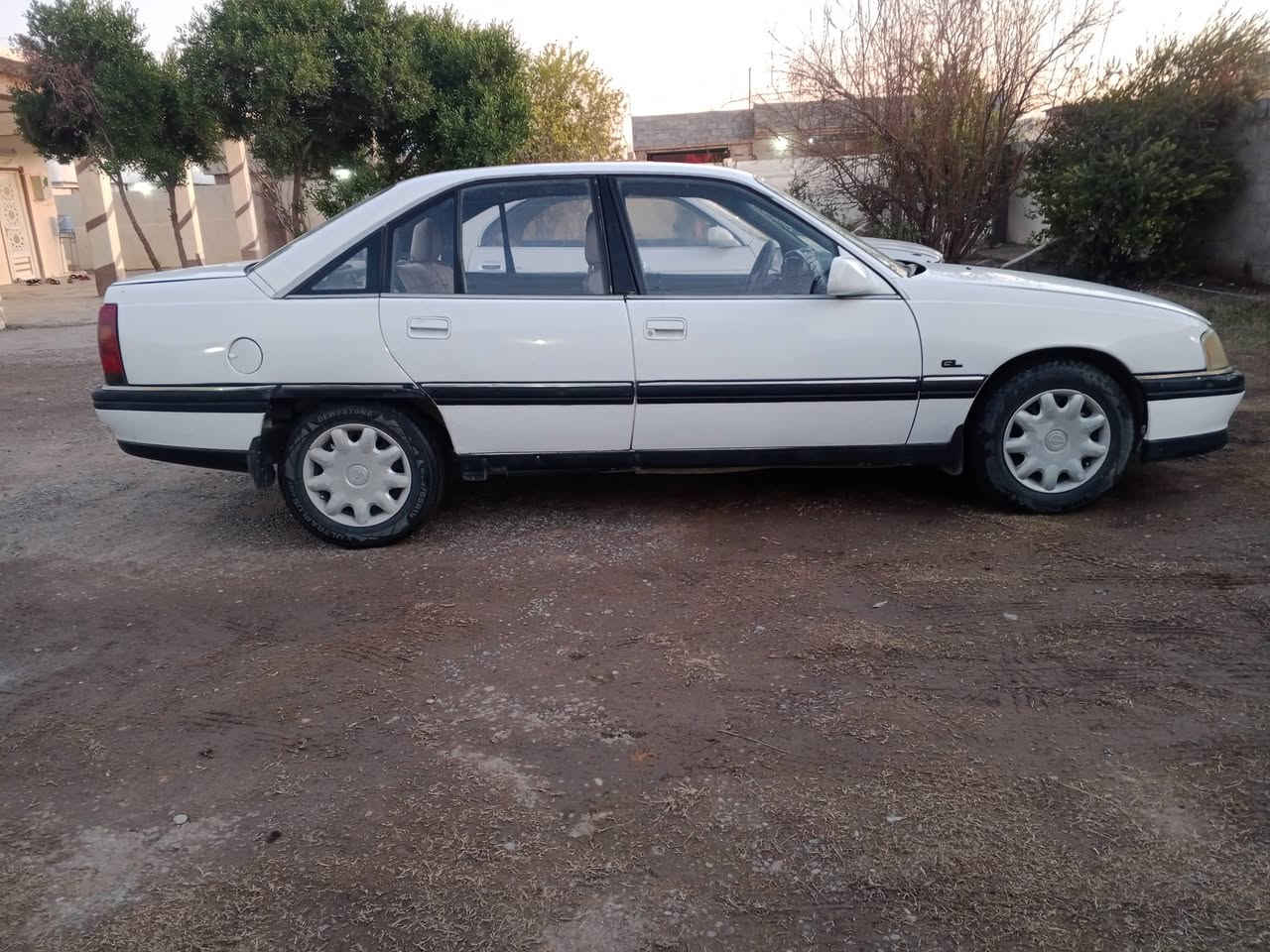 السلام عليكم مكلف بلنشر اوبل اوميكا للبيع موديل 91حجم 20كيرمحرك شرط تايرات جدد تدفئه مسجل كيوجه كلهن شغالت طخم امامي خلفي جديد رقم نينوى دولي السنويه لل 2030ترايك وين ماتريد السعر 32وبيهه مجال *********** خاص ماعندي
