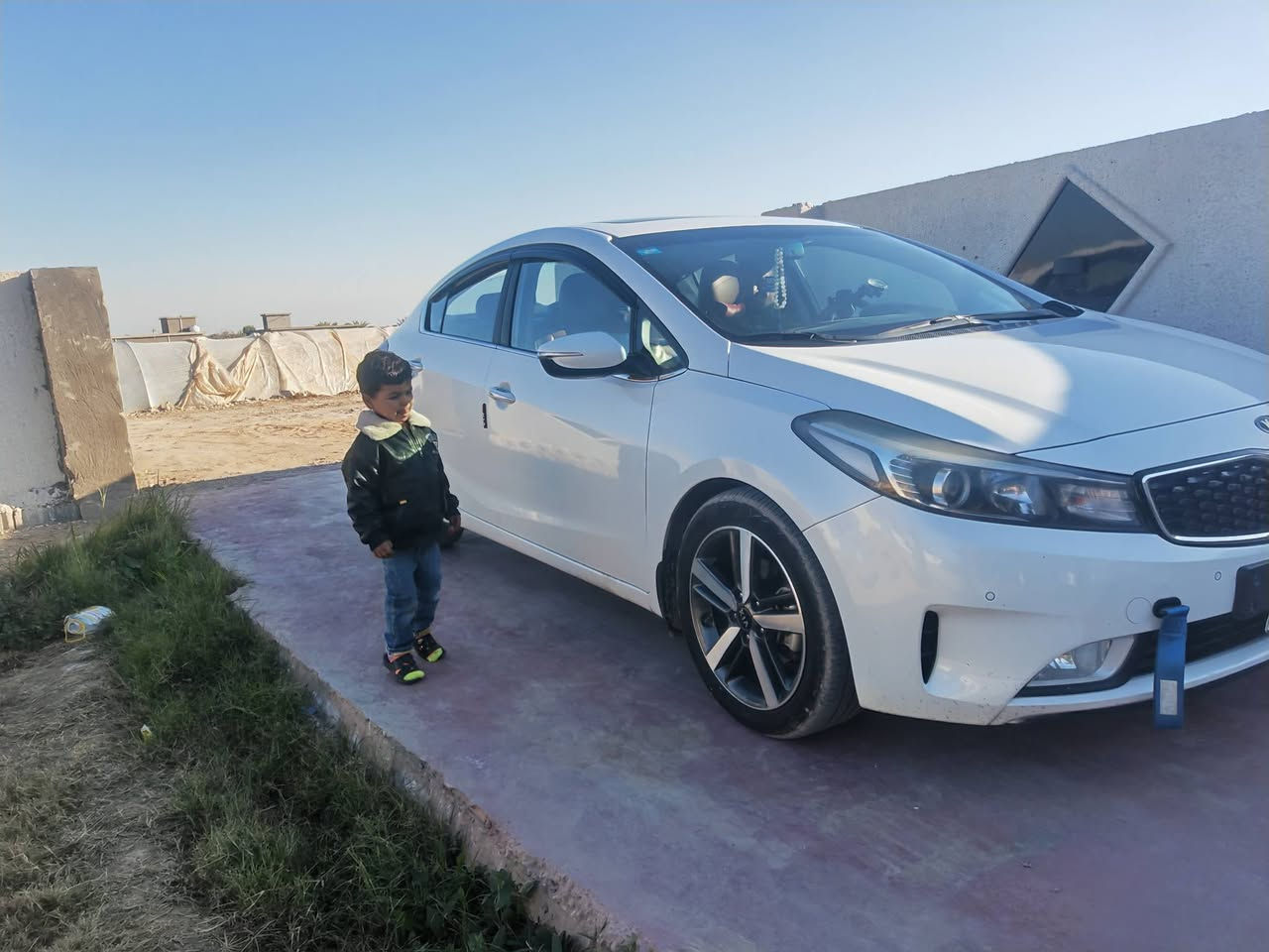 سلام عليكم.. عندي سيراتو 2017ورد ايراني مكفوله من ضربه صبغ.. ميحتاج اذكر الموصفات معروفه الورد ايراني 
. سعر 155وبيها مجال. 
***********
