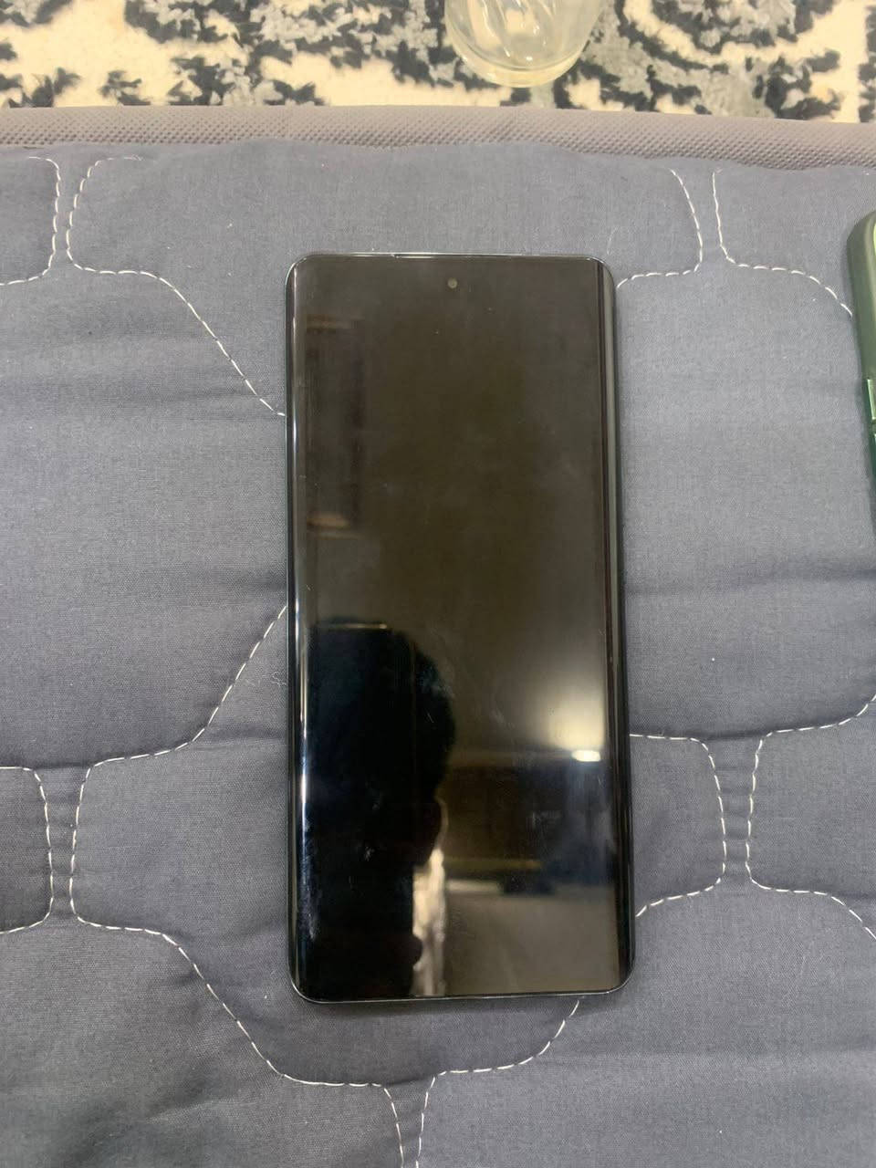 هاتف هونور x9b للبيع
الملحقات:  كارتونه وشاحنه وسماعة 
حالة الهاتف: جيده جدا 
السعر: 375 الف وبي مجال 
للأستفسار الاتصال على الرقم: ***********
