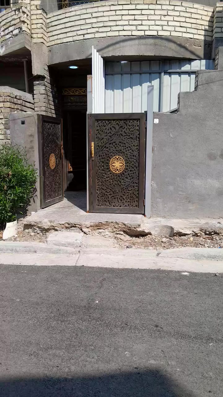 سلام عليكم بيت لايجار طابق أرضي منطقة احي اسياء قرب مدرسه نابلس لاستفسار بل رقم***********
