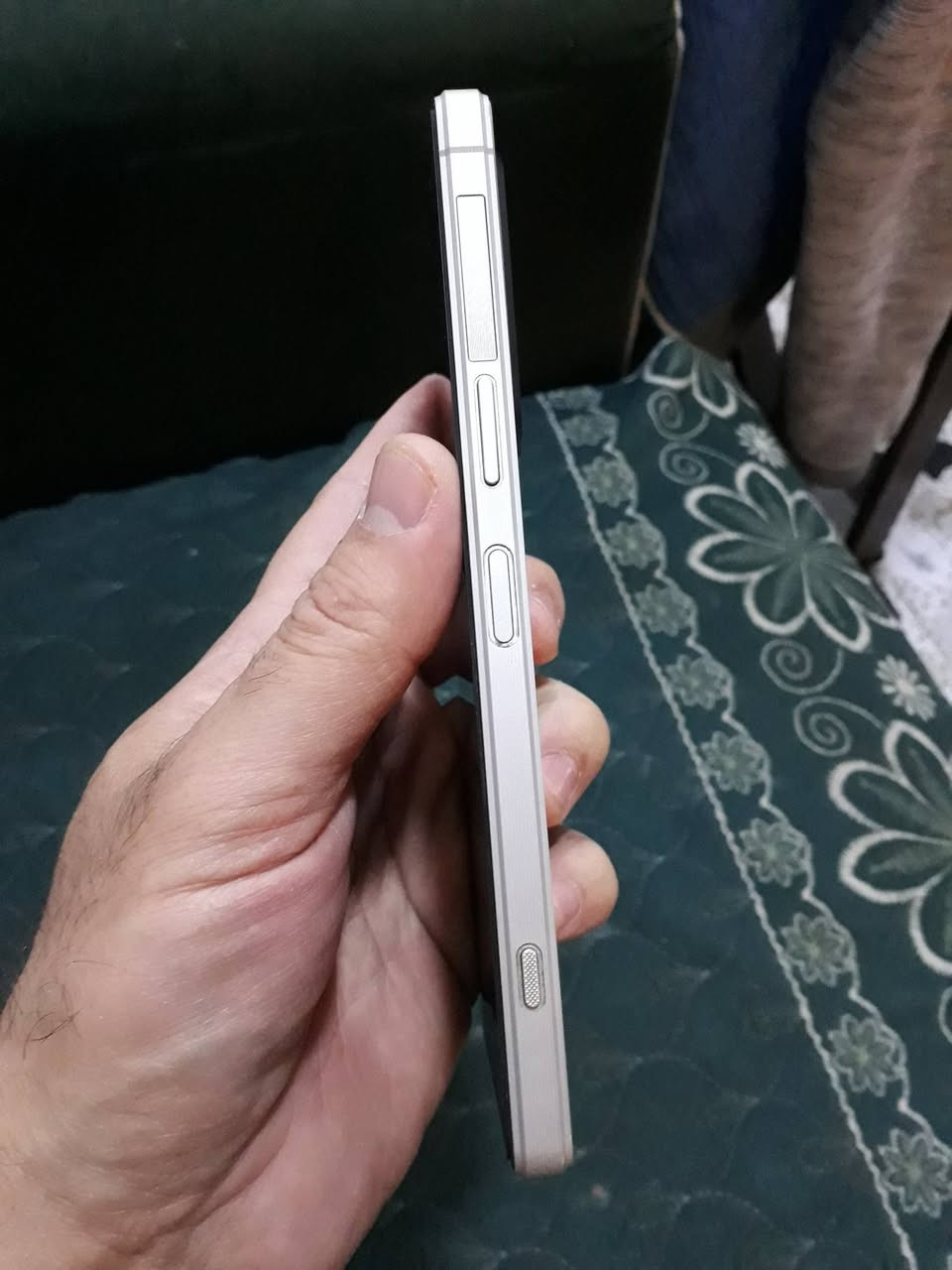 السلام عليكم سوني 1 مارك 5 جهاز نظيف جداً مكفول من اي خلل فقط بي طبع جداً خفيف اصلا متحس بي بالاستعمال  للبيع او مراوس مكاني بغداد دورة ماعندي توصيل السعر 300 وبي مجال


**إذا كنت صاحب هذا الإعلان وتريد حذفه لأي سبب، رجاءا أرسل رسالة إلى الدعم الفني**