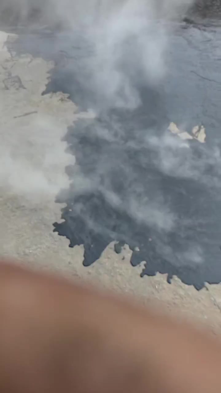 نحن مستعدون لعمل الزفت للسطح والأساسات، متوفر واتساب
0774 243 0295  على ***********
تزفيت أسطح باحترافية وضمان 🔹
مثل ما موضح بالصورة، تنفيذ عزل وتزفيت سطح كامل بأفضل أنواع الزفت وبدقة عالية 👌
✔️ حماية من تسرب المياه
✔️ مقاومة للحرارة والرطوبة
✔️ شغل نظيف ومضمون
✔️ أسعار مناسبة وتنفيذ سريع
إذا تريد تحمي بيتك أو مشروعك من مشاكل التسريب والرطوبة، إحنا بالخدمة 🔥
خبرة بالمقاولات والبناء وتصعيد كافة مواد البناء (طابوق، رمل، أسمنت، زفت).
📞 للحجز والاستفسار راسلنا خاص أو اتصل الآن.
شغلك بأيدٍ أمينة 👍
