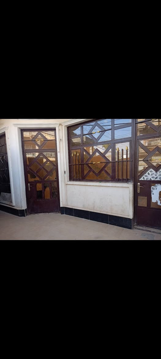 السلام عليكم
بيت للايجار 150 متر بناء حديث
5 غرف نوم 
مدخلين مطبخ وصالة 
العنوان أبو منيصير حي الرضوان
للتواصل ابو احمد ***********
