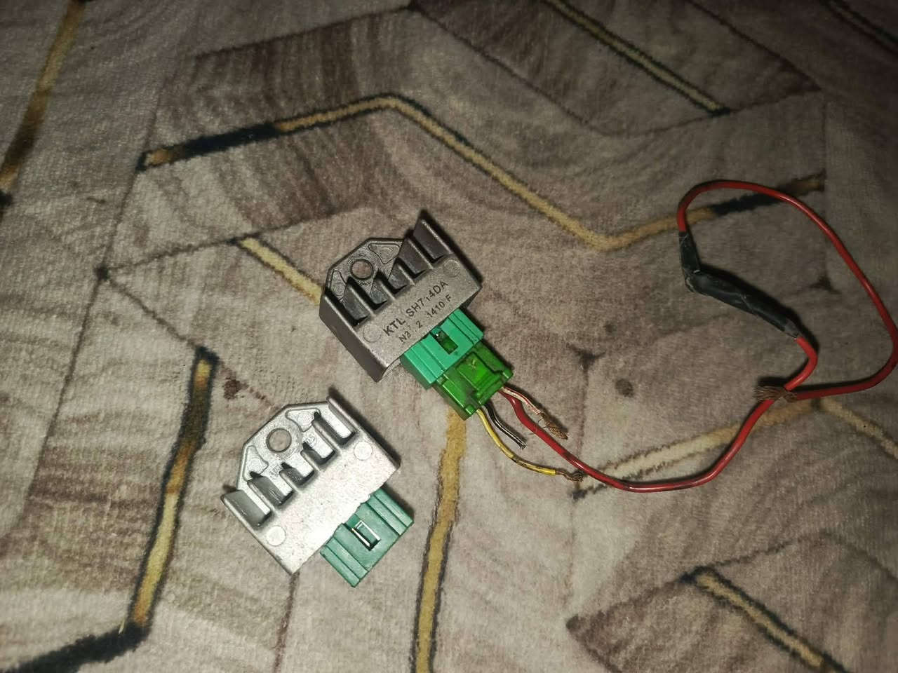 سلام عليكم غراض ادرس وبيجي للبيع
الصالنصه هاون ترهم لل ادرس الحديث ول قديم 60وبيها مجال 

اشاير ادرس قديم ١٠الف 

ضفيره بك لايت ادرس قديم كامله جيب وشد ٧الف 

واير عنبار ادرس ٣الف شغال 

كفاخيات ادرس حديث وقديم ١٥

كفاخيه اماميه ١٥

باتري ادرس ١٠ 

كتف شحن هوه ول فيشه مالته ثنينهن ب ٧ 

ستان صفح بيجي ١٠ كامل 

واير كيلو متر شغال ٣

شخاطه ٣ كامله هيه ول بلك 

كابريتر شغال ٧
مكاني كوت الخاجيه


**إذا كنت صاحب هذا الإعلان وتريد حذفه لأي سبب، رجاءا أرسل رسالة إلى الدعم الفني**