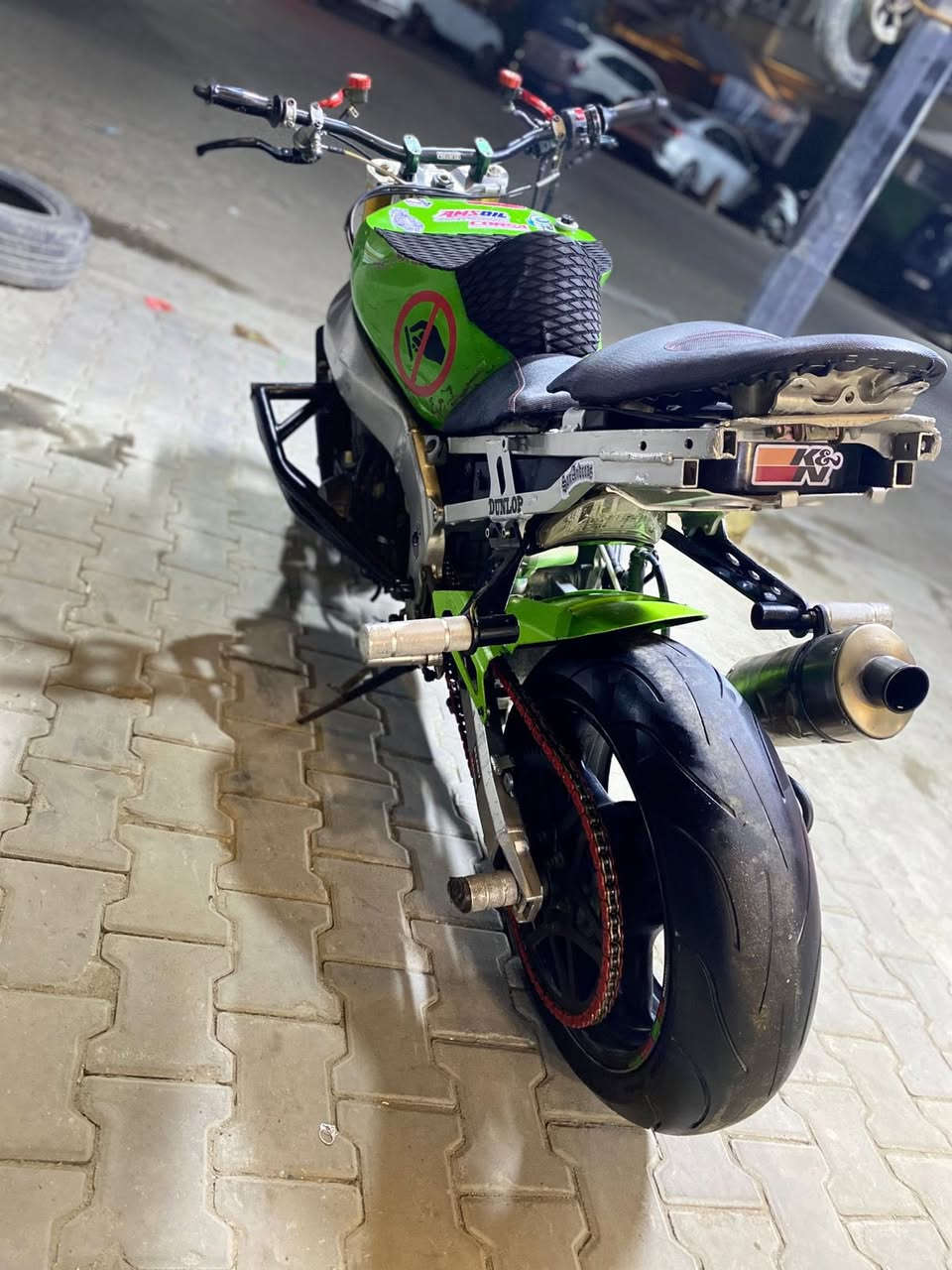 سلام وعليكم كاوسكي لبيع 636 2004 دراجه كلش حلوه شوفت عينك ومزوده مال لعب تزويد كله اصلي ورايده ٢٢ وبيه مجال وكفوله مكان الدراجه بغداد الاعظميه وخاص لستفسار اكثر خاص وهاذا رقم ***********
