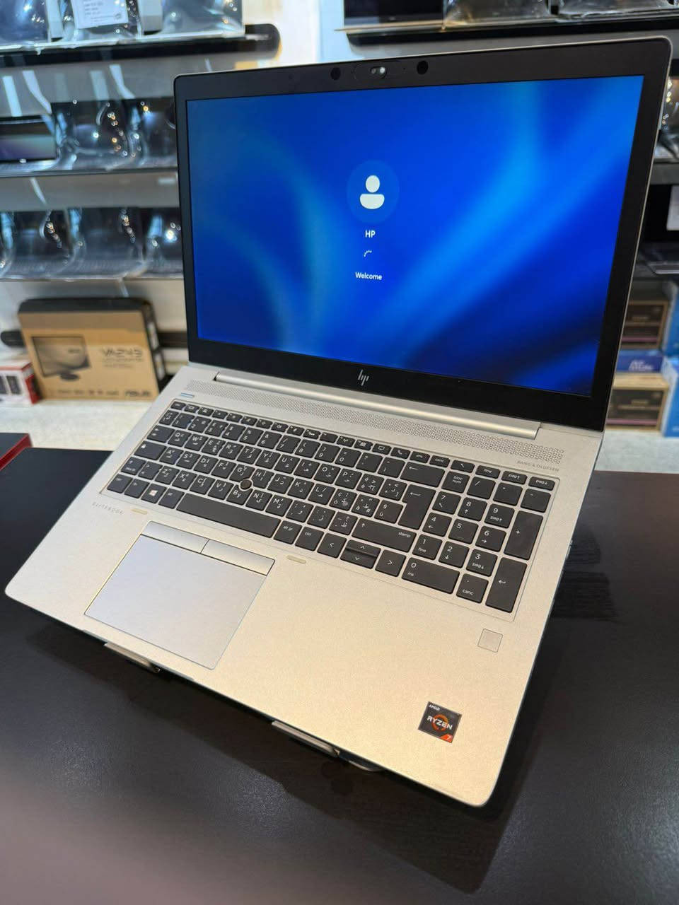 🔥 عرض مميز لابتوب عملي وقوي 🔥

💻 HP 755 G5
أداء ممتاز مناسب للشغل، الدراسة، والتصفح الثقيل 👌

⚙️ المواصفات:
- المعالج: Ryzen 7 2700 🔥
- الرام: 8GB (قابل للترقية)
- التخزين: SSD 256GB (سرعة عالية)
- كرت شاشة: AMD Radeon Vega 🎮
- الشاشة: 15.6 إنش HD
- بطارية جيدة 🔋
- منافذ متعددة (USB + HDMI + Type-C)
- بصمة + كاميرا + واي فاي سريع

✨ المميزات:
- تشغيل سلس وسريع
- مناسب للبرامج الثقيلة والمتوسطة
- تصميم عملي وتحمل عالي
- نظيف وجاهز للاستخدام 👍

🚚 توصيل متوفر لكل المحافظات  
🛠️ فحص كامل + ضمان شهر على الجهاز  

📞 للحجز والاستفسار:  *********** النجف, العراق
