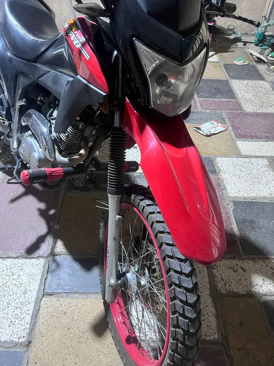 دراجه قفاز لونسون موديل 24 نازله بل 25 نضيفه كلش تجي وتشوف اي نقص مابيها رقم اربيل بسمي تحويل شوكت ماتريد دراجه حلو مثل ماتشوف سعرها 1850وبيها مجال مامتواجد خاص ***********
