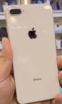 آيفون ٨ بلس • ٦٤ • بطارية ٧٩