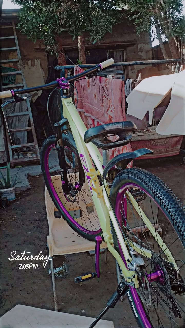 بايسكل  ايزل حجم 29نضيف تايرات جدد بريك بل مكان لون مميز بايسكل المنيوم رياضي سعر  170عنوان بغداد تقاطع الدرويش للستفسار رقم ***********وتساب
