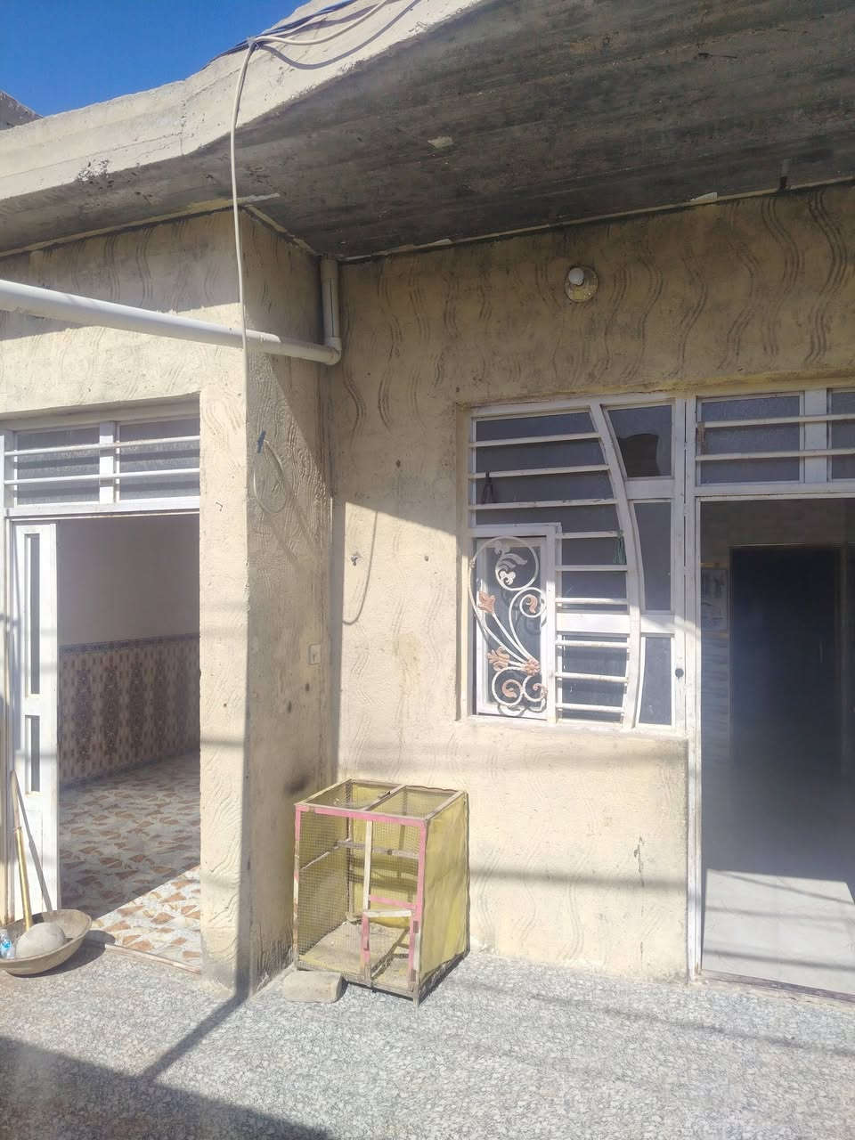 السلام عليكم بيت للبيع المساحه ١٠٠ متر البراكيه شارع المطار القديم قرب أسواق الأمير طابو زراعي البيت يحتوي على غرفه صاله مطبخ استقبال صحيات داخلي وخارجي السعر ٢٢ مليون معه المجال الاستفسار على الرقم ***********
