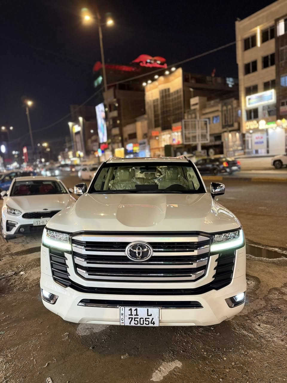 السلام عليكم لاندكروز موديل 2022 VX بريمم ماشيه 59 الف السياره مغلفه ppf بالكامل فول واحد على واحد كفالهه عامههه شخط مابيها لا ضربه ولا صبغ ولا بارد كفالههه جديده بلعافيه علياخذها رقم بغداد باسمي تحويل ثاني يوم فول مواصفات معروفه مواصفاتها  السعرررر 65 الفف وبيهاا مجالل مكاني بغداد السيديه الاستفسار ***********
