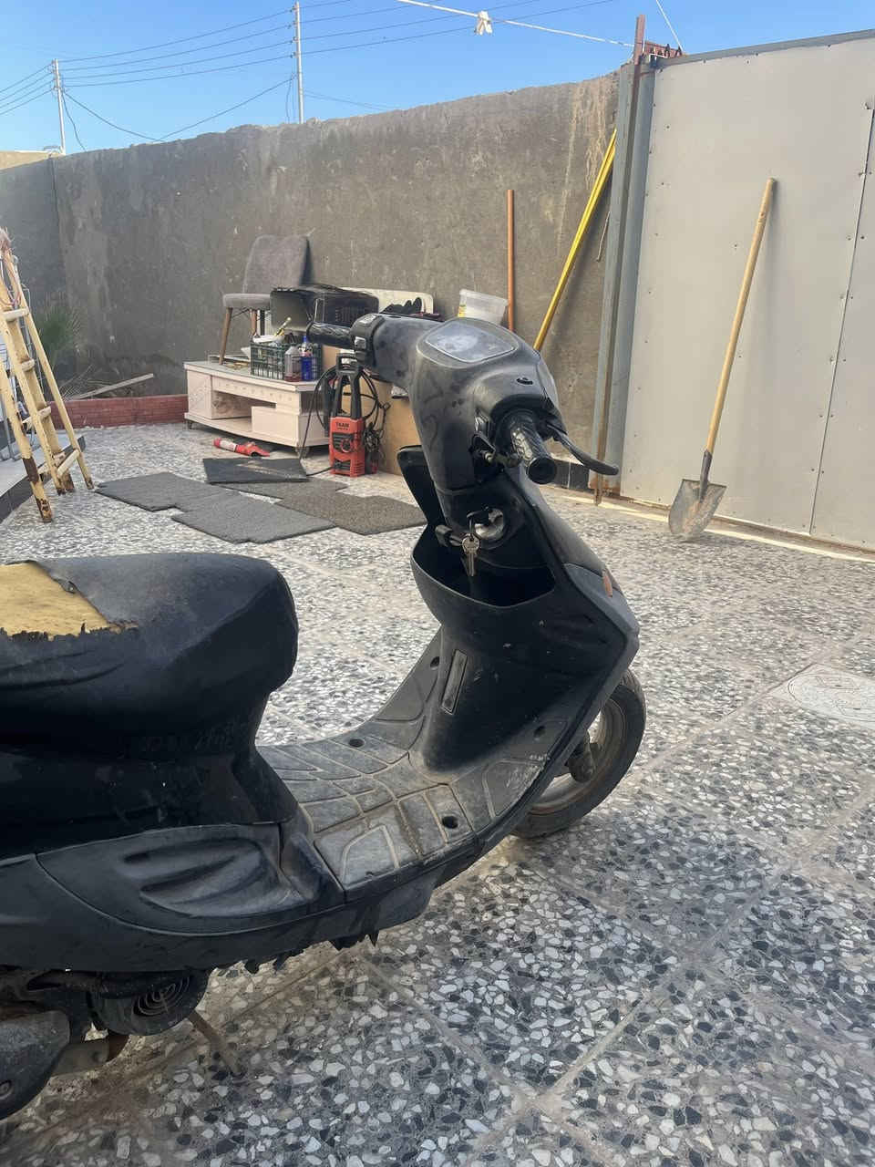 السعر 300 وبيها مجال 
للتواصل
***********
