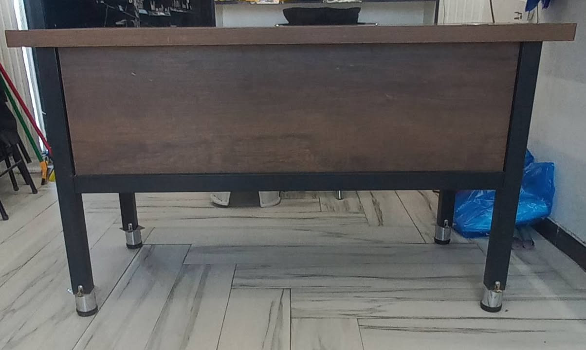 السلام عليكم رفوف تركية نظيفة استخدام شهرين عدد ١٨ أرضية ١٠ جدارية ..
عارضة سكائر جديدة سعة ٤٥ مجر بانارة سقفية ..
دولاب خشب كوزمتك ٦ رف إنارة سقفية ..
ميز مكتب خشب نظيف مجرين طول ١٤٠ عرض ٧٠..
ستول عالي المنيوم دوار للكاشير وللاسواق نظيف جدا..
