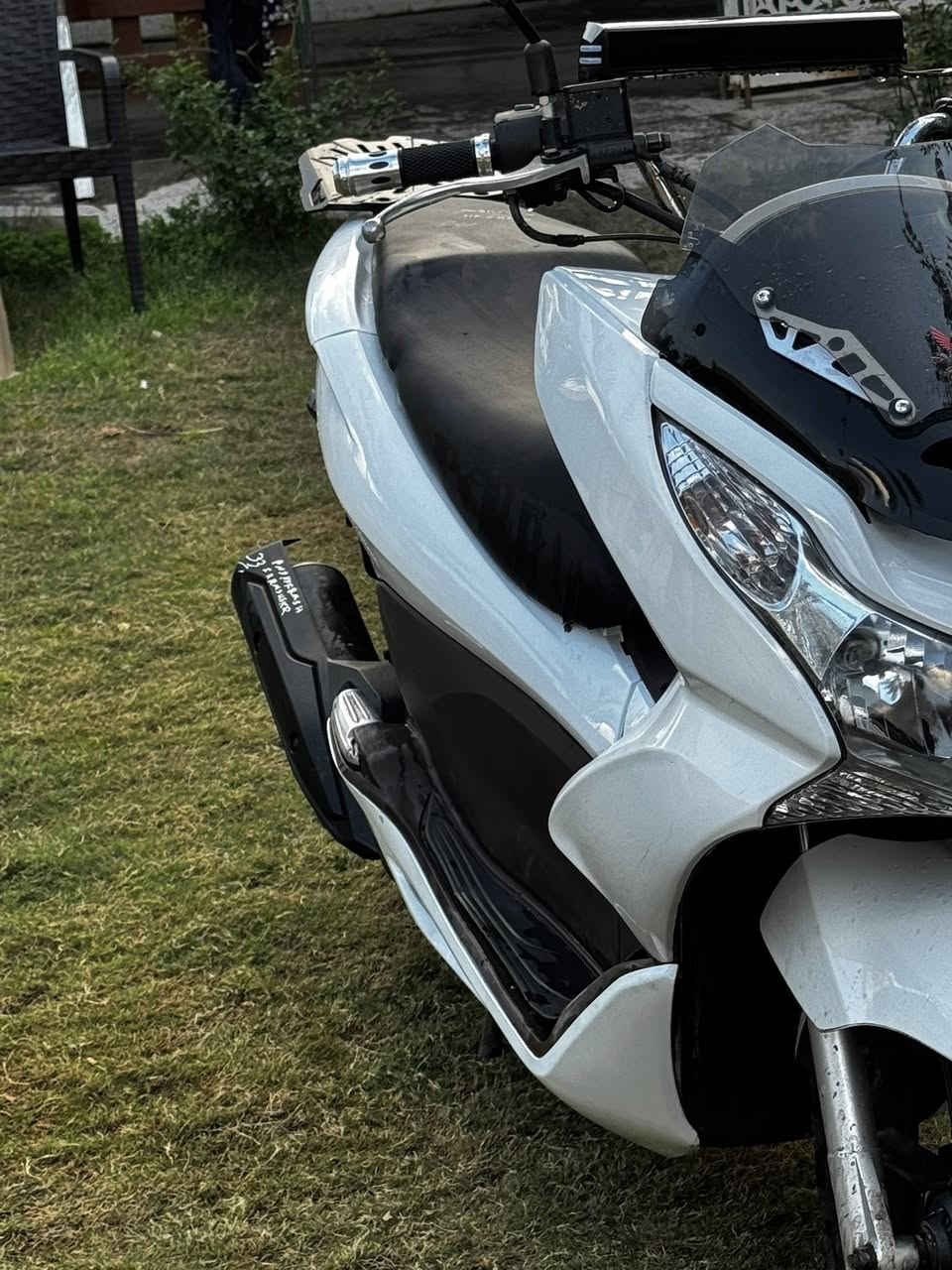 سلام عليكم PCX جيل اول دراجه كلش حلوه عنوان البلديات سعر 1500رقم هاتف ***********
