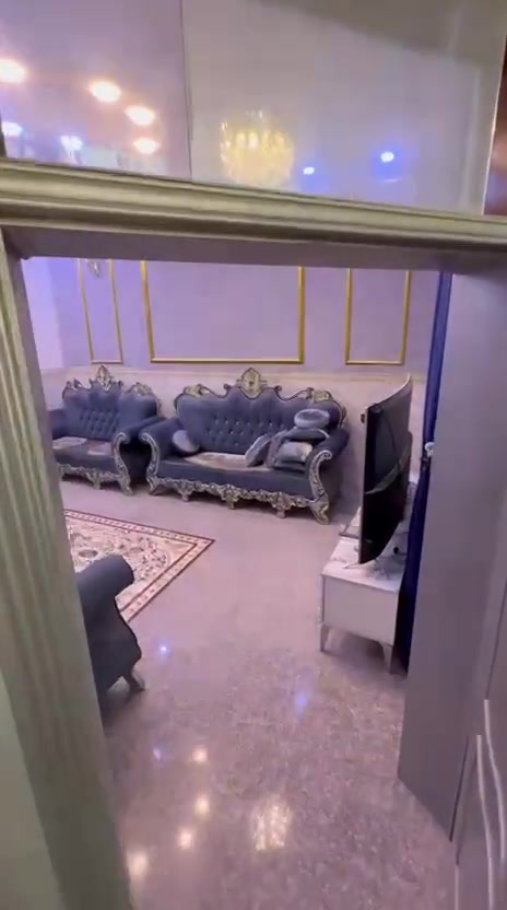 @إشارة 
بيت للبيع او المراوس في كربلاء قرب مستشفى الحجه يبعد عن الامام الحسين (ع) 2كم ثالث بيت عن الشارع الرئيسي .في بيت 100متر او150متر    مع الفرق ....

يصلح أن يكون بيت العمر او شركه او روضه أو معهد أو حسينيه للزوار بسعر مناسب

المساحه.250م في حي الصمود – الفرع الأول مرطبات جنات الحسين - المربع الذهبي 
 الواجهة: 12.5 متر
عدد الطوابق: طابقين حديث بناء درجة أولى 

الطابق الأول يحتوي على:
 🔴• غرفتين نوم احداهن  نظام سويت
 🔴• صالة
 🔴• استقبال
 🔴• مطبخين (حار وبارد)
 🔴• صحيات داخلية وخارجيه
 🔴• مع ديكورات مغربيه

الطابق الثاني يحتوي على:
 🟢• غرفتين نوم كبار
 🟢• صالة
 🟢• مجموعة صحيات 

الموقع مميز جدا  
للتواصل الاتصال..***********
