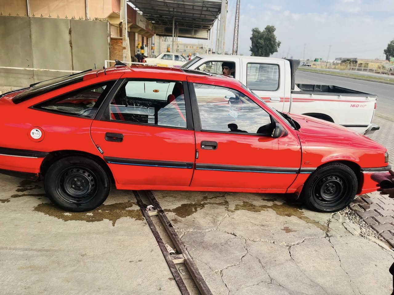 سلام عليكم سياره اوبل فكتره موديل 92 محرك 18 لا صرف لا بخار سياره كلا بشرط ما بي اي عيب رقم انكليزي سنويه جديد هزه جديد حد 30 شرط التحول بيع او مراوسه مكان السياره كركوك قرية تركلان سعر 37بي مجال رقم ***********
