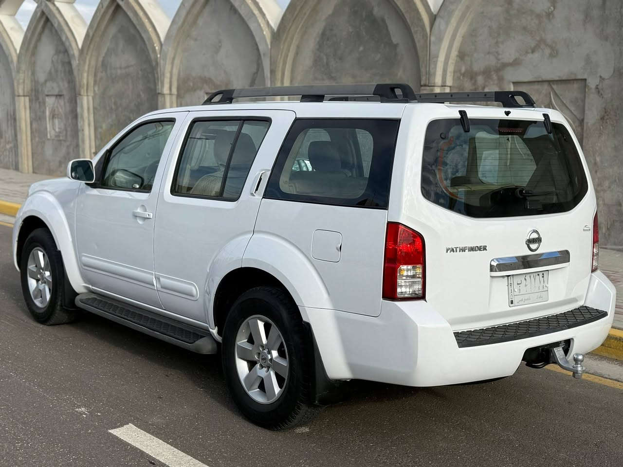 نيسان بافندر 2011 كفاله عامه
رقم بغداد تحويل مباشر 
عداد المسافه : 83 الف km حقيقي 
حجم المحرك : 6 سلندر 4000 دفع خلفي 

المواصفات ..
شاشه - CD - مسجل - كامره خلفيه 
كرسي سائق كهرباء - مقاعد جلد بلاد 
7 راكب - تبريد 3 قطع - مري تحكم كهرباء
تحكم ستيرن - حساس ضغط الإطارات 
ويل كب - هوك خلفي - سنتر لوك 
تخم ارضيات الشركة والكتلوكات كامله
السياره نضيفه جدا وعليها ادامه كامله 
 مكفوله من الصبغ والتبديل والايرباك 

     السعر (( 135 ورقه )) 
*********** مكانها كربلاء
