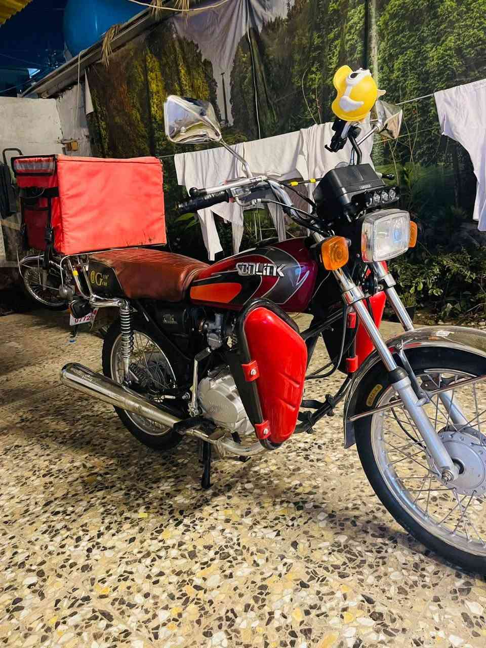 سلام عليكم دراجه سونك نامه جديده 24 طالعه بل 25 دراجه اخت زيرو دراجه شاير غراضه كله جدد دراجه كامله كفاله عامه مال شغل جبته عود اشتغل بيه وماشتغلت  سعره 650وبيه مجال شي قليل منفيس موجود هاذ رقمي وبلخدمه*********** مكان جادريه
