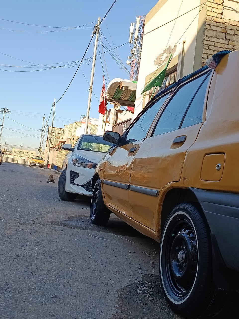 السلام عليكم سايبه للبيع موديل 16 سنويه لل27 مكينه وكير شرط تخم تاير جديد البارحه شاده سياره خير من الله   بيه طربته جاملغ الخلفي  سعر السياره 33 وبيهه مجال بصيد مكلن الدوانيه حي العسكري الثالث***********
