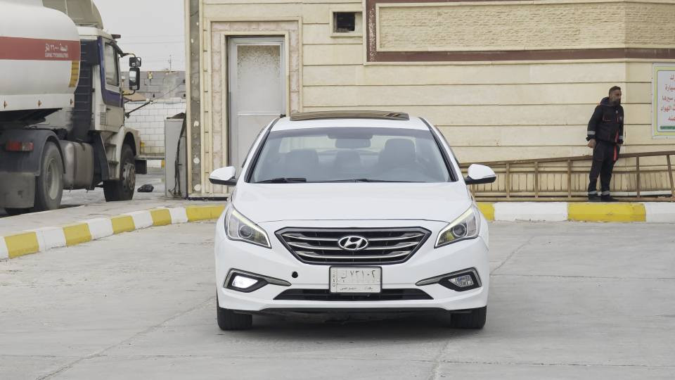 هونداي سوناتا 2016 ،السعر 107 فول 1,1
حادث جاملق وبنيد فخذه تبديل من الربت 
للأستفسار :***********
 محرك 2400 مكينه وگير كفاله ترايك لربيل
حداده جديده ماشيه 81 ميل 
كهربائيات كلهه جاهزه السياره فول للأخير 
رقم بغداد تحويل عنواني البصره البصرة, العراق
