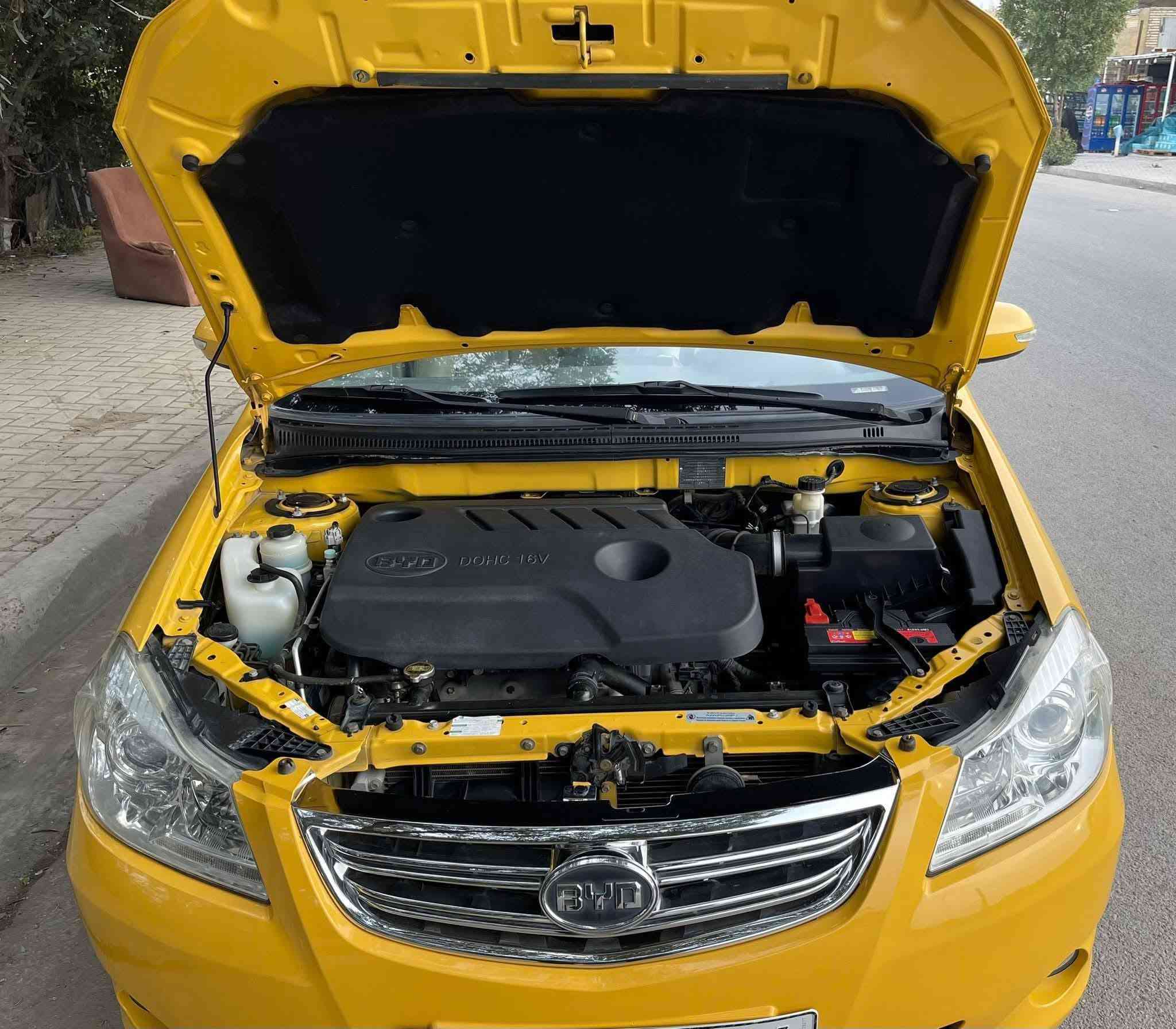 BYD . G3   2016
سيارة خام على وضع الشركة عداد 51 حقيقي

رقم بغداد انكليزي الجديد مصفرة من كلشي 

 فول توماتيك المعروفة وكلشي شغال بيها

كفالة عامة من كلشي حتى البارد مرفق سونار 

مكينة 1800 شرط. كير توماتيك شرط بلادي وعالفحص 

طخم تايرات جديد وحدادية امامي خلفي جديد 

تبريد ثلج ❄شرط بلادي وتدفئة شغالات 

السعر 74 بيها مجال. المكان موصل . *********** بي واتساب
