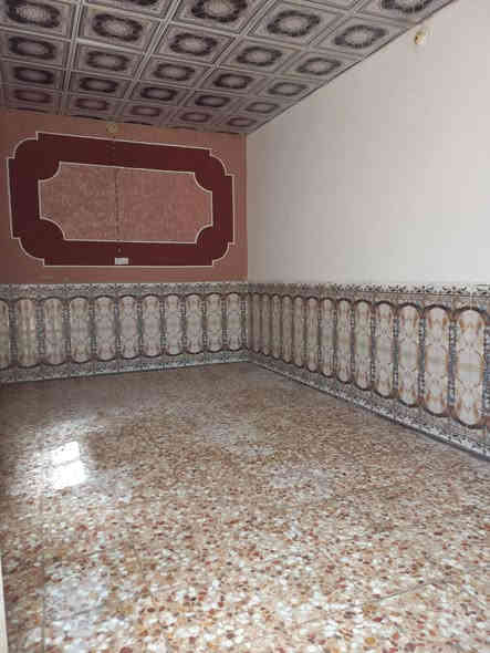 السلام عليكم عندي بيت للبيع طابو صرف مساحة 100 متر غرفة النوم مطبخ وصاله استقبال  حمام داخلي وخارجي تهويه واحده العنوان حي ميلاد حولي عامود رقم 1وره ملعب نجف شارع 30ثاني متوفر يمه مدارس مستوصف ومجاري ومي كهرباء رقم ***********
سعر 80 بي مجال
