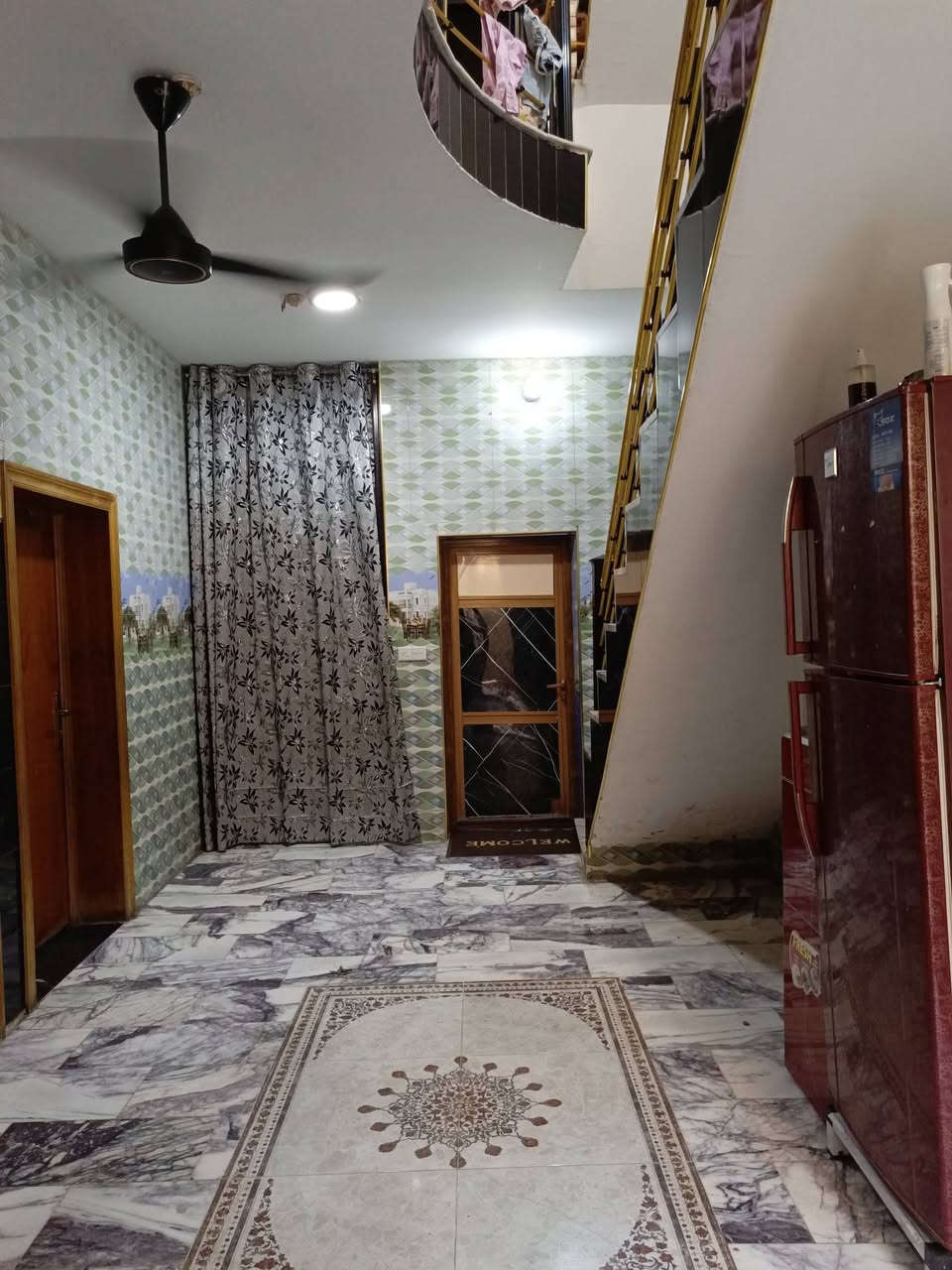 الدار للبيع المساحة 75متر مربعة يحتوي على 3غرف نوم واستقبال وحولي ومنور و3صحيات موقع الدار الشعلة شارع ابو الدهن للستفسار الاتصال على هاذ الرقم ‏‪0770 846 6067‬‏
